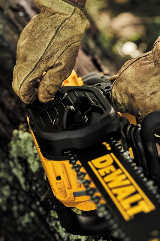 20V MAX XR COMPACT 12 IN. CORDLESS CHAINSAW KIT - Image 3