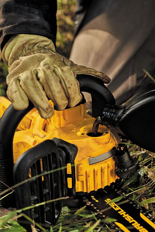 20V MAX XR COMPACT 12 IN. CORDLESS CHAINSAW KIT - Image 6